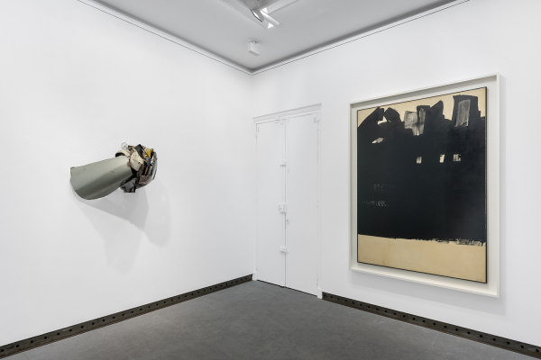 Pierre Soulages  & John Chamberlain, Pierre Soulages  & John Chamberlain at Karsten Greve, photo 5