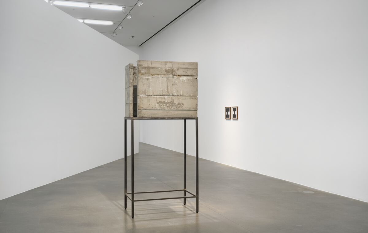 Isa Genzken, Window at Hauser & Wirth, photo 5