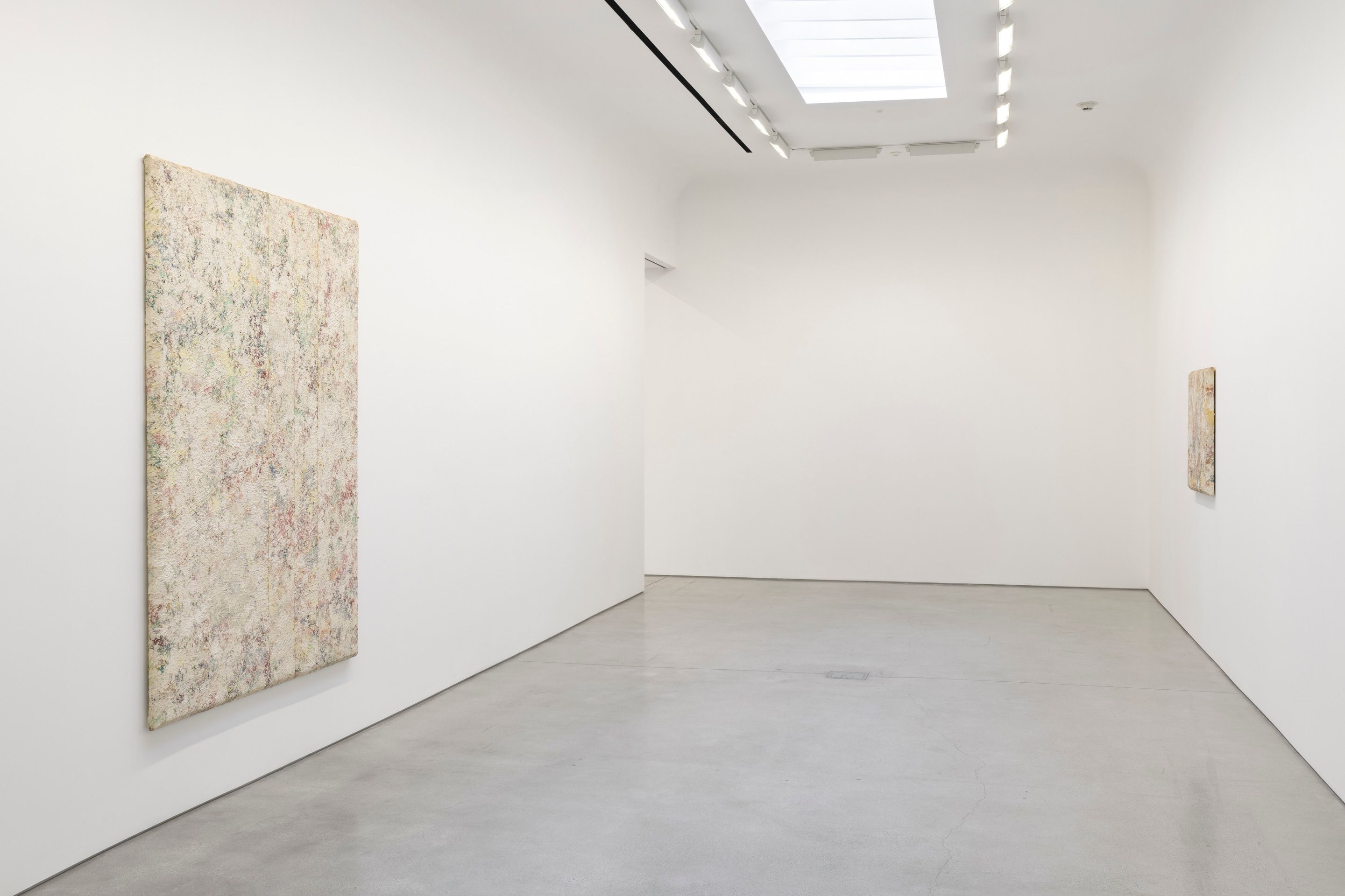 Sam Gilliam, White and Black Paintings, 1975–1977 at David Kordansky Gallery, photo 11
