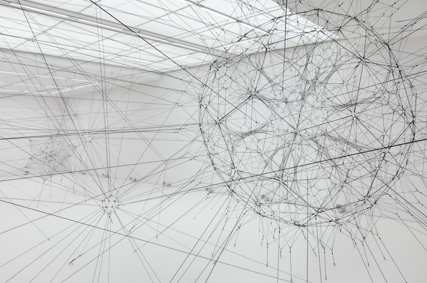 Tomás Saraceno, Algo-r(h)i(y)thms at Esther Schipper, photo 2