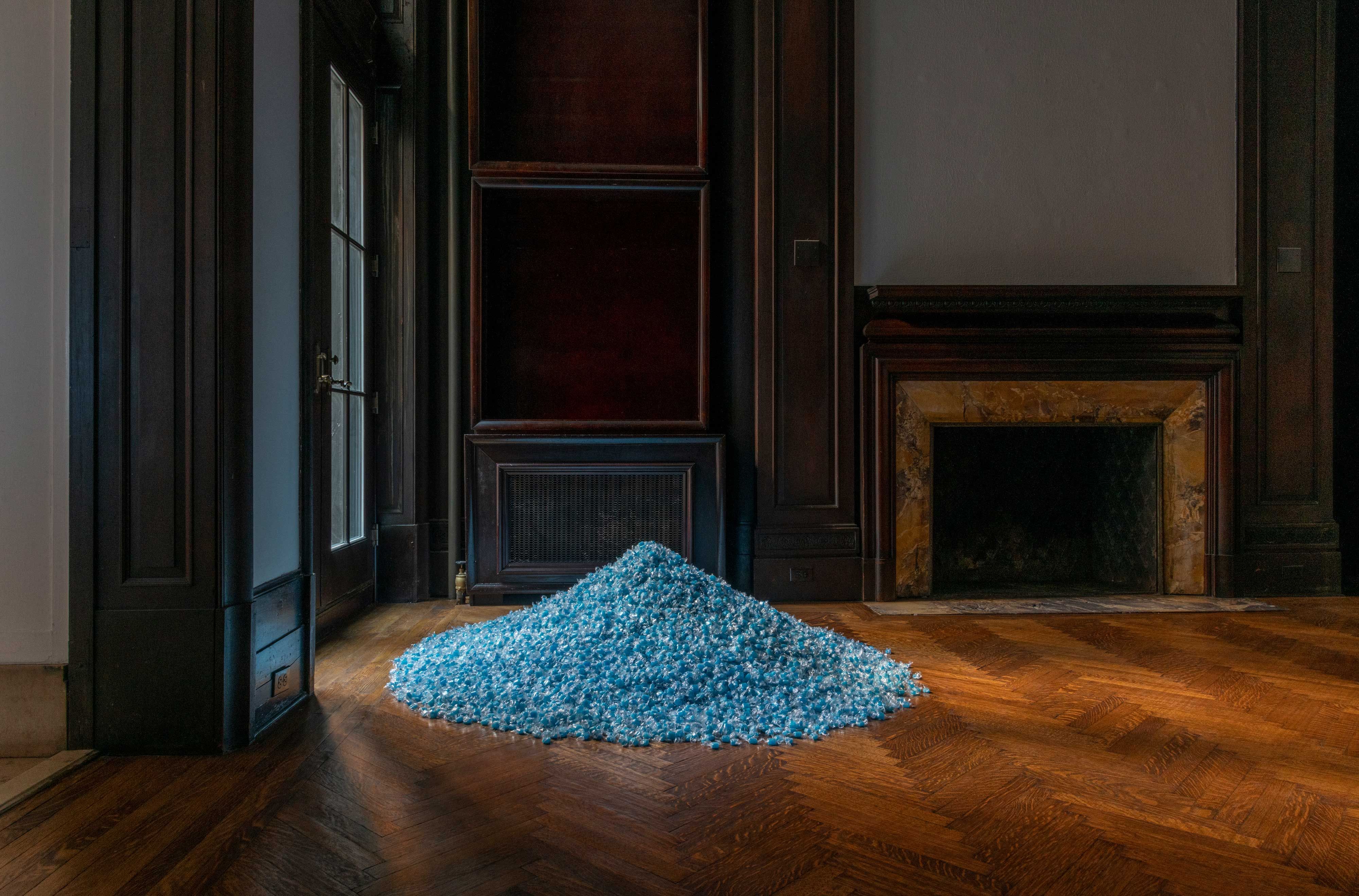 Felix Gonzalez-Torres, Felix Gonzalez-Torres at Front Desk Apparatus, photo 4
