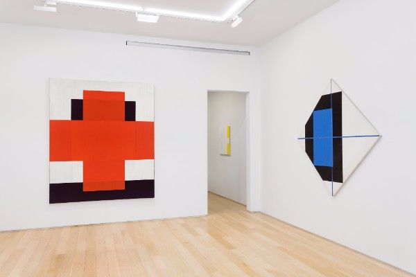 Harvey Quaytman, Hone at Van Doren Waxter, photo 2