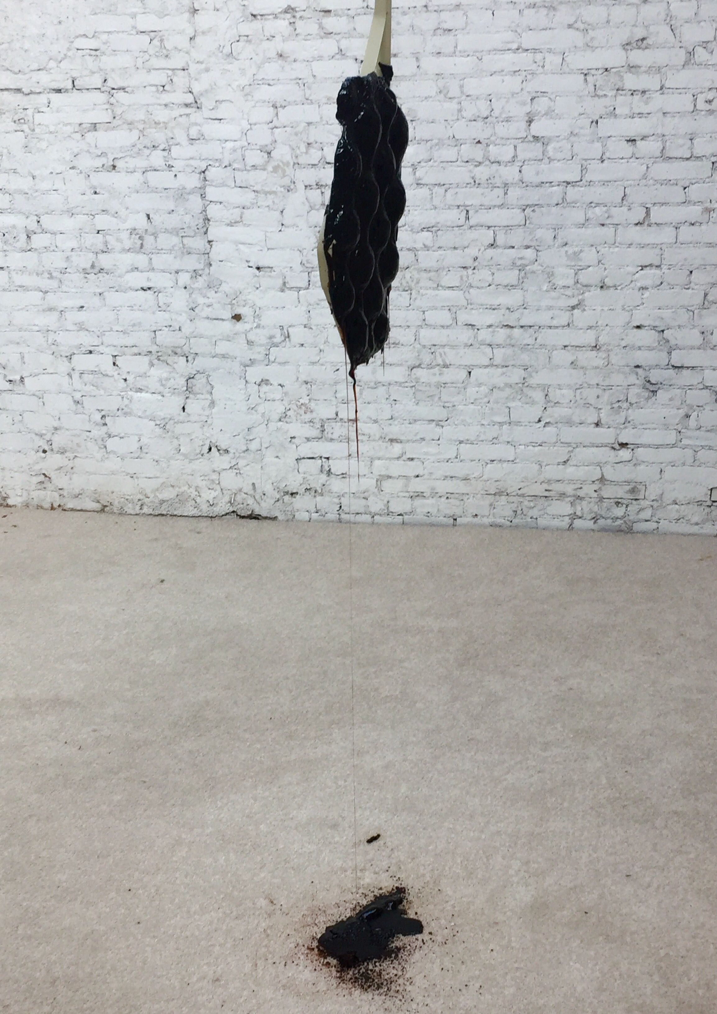 Agata Ingarden & Irina Jasnowski Pascual, Bathroom/Bathhouse at MX Gallery, photo 3