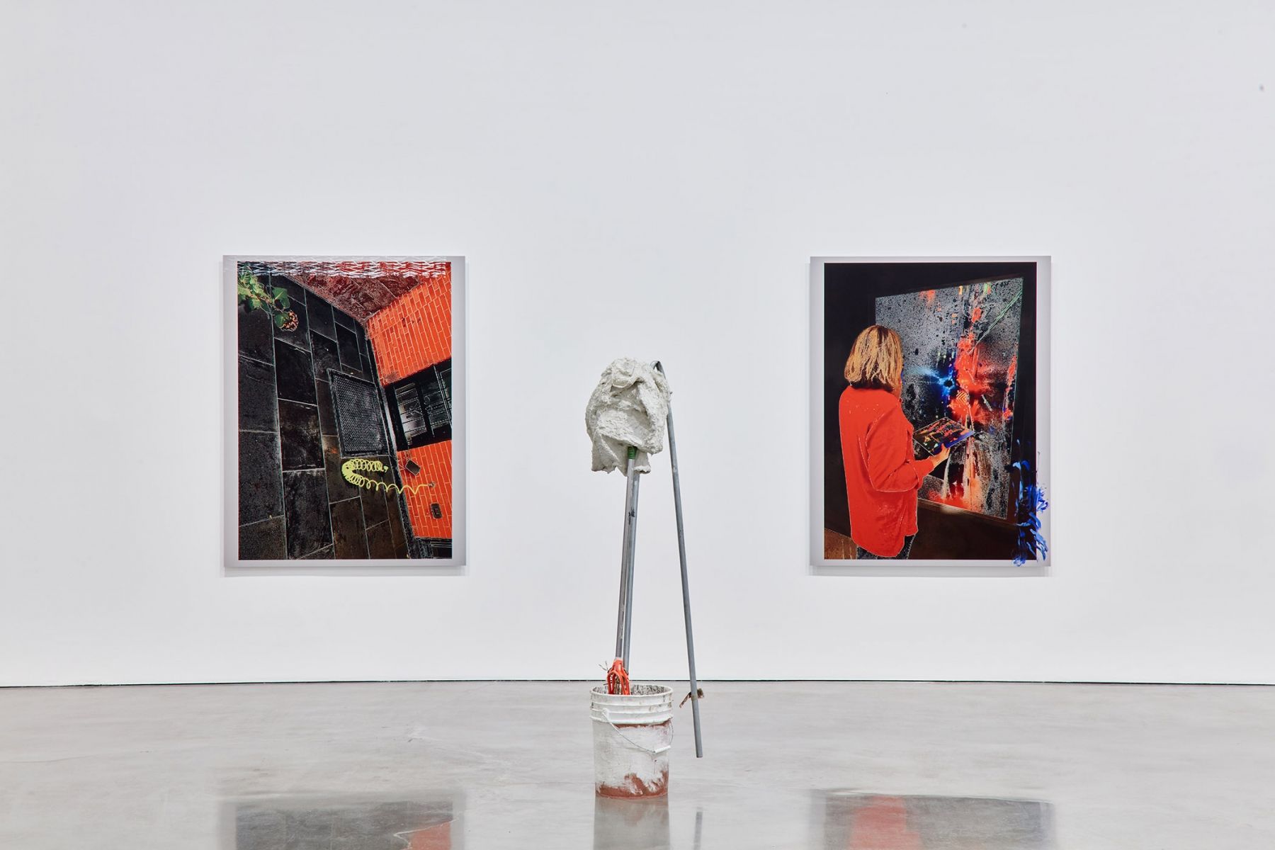 Rachel Harrison, Caution Kneeling Bus at Regen Projects, photo 4