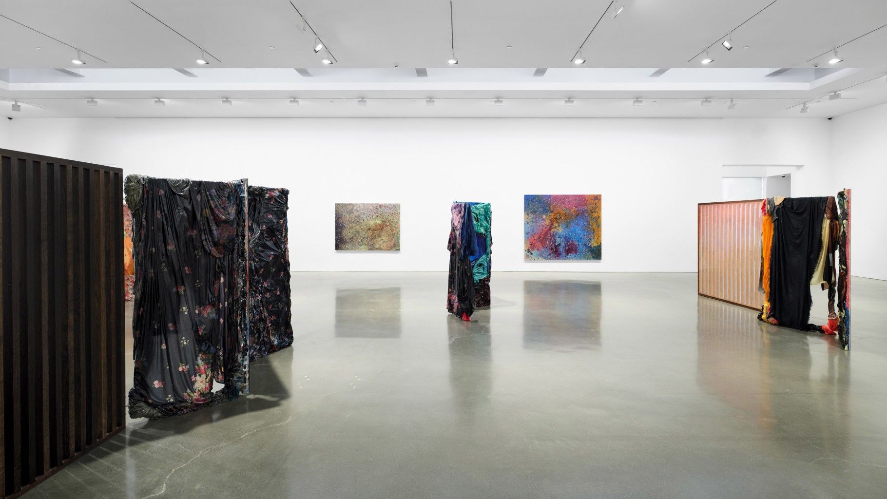 Kevin Beasley, What Delineates the Edge at Regen Projects, photo 8