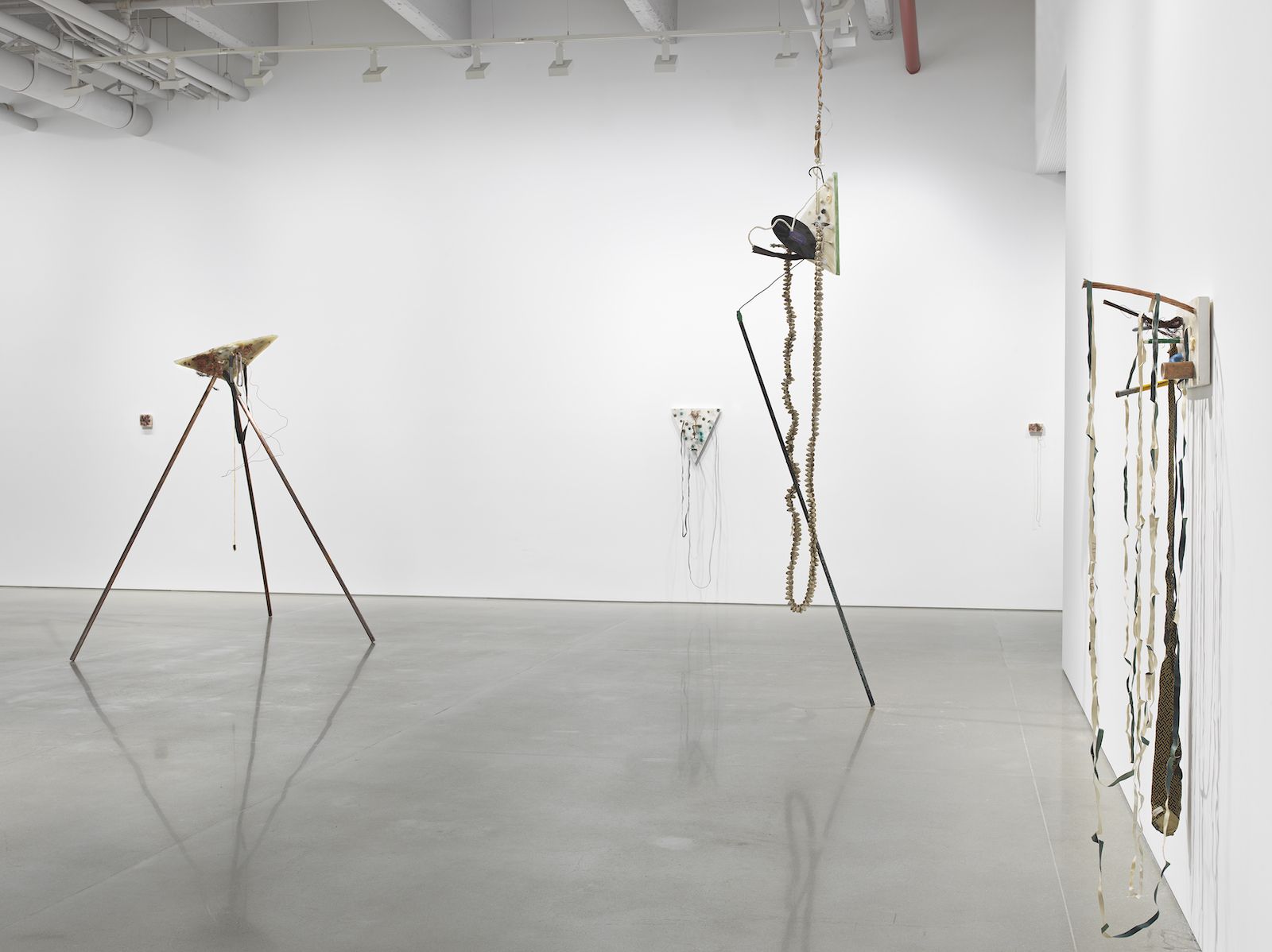 Abraham Cruzvillegas, Little Song at Kurimanzutto, photo 7