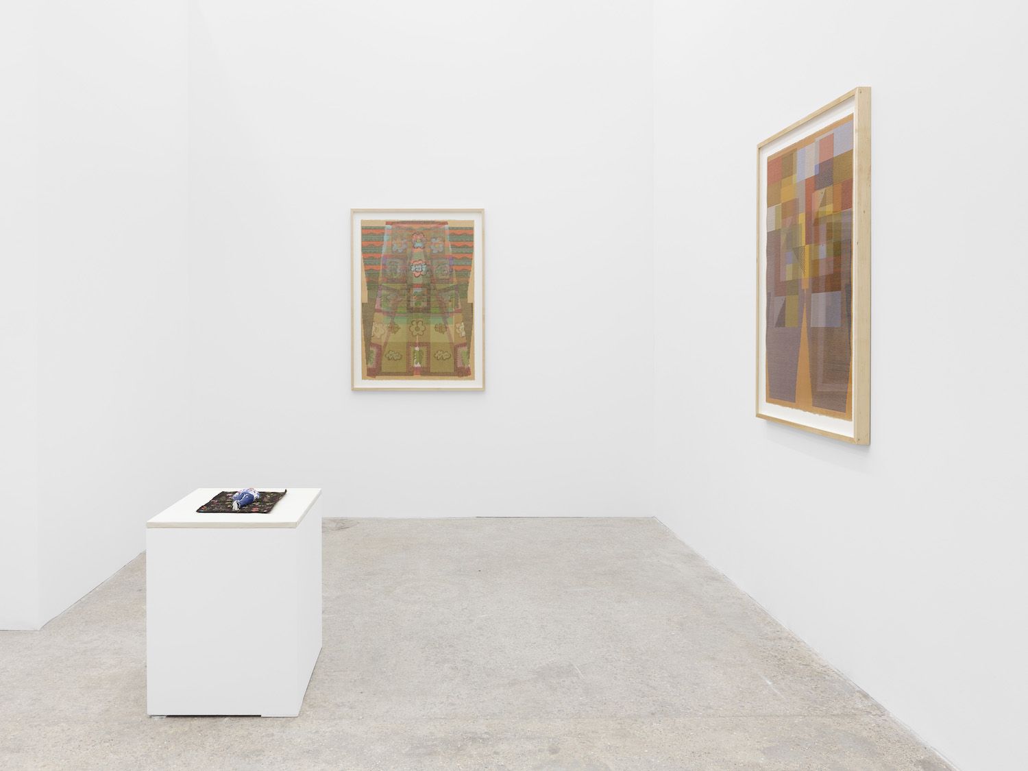 Ellen Lesperance, Stay in the Centre of No-Man’s Land at Hollybush Gardens, photo 6