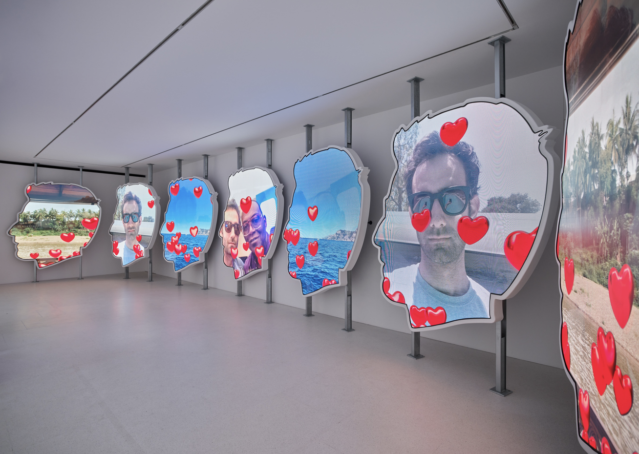 Alex Israel, Remembr at Gagosian, photo 3